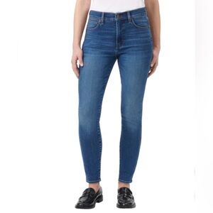 NWT Kirkland women's signature skinny Jeans blue